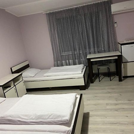 Guest House Max Khmelʼnytsʼkyy Екстериор снимка