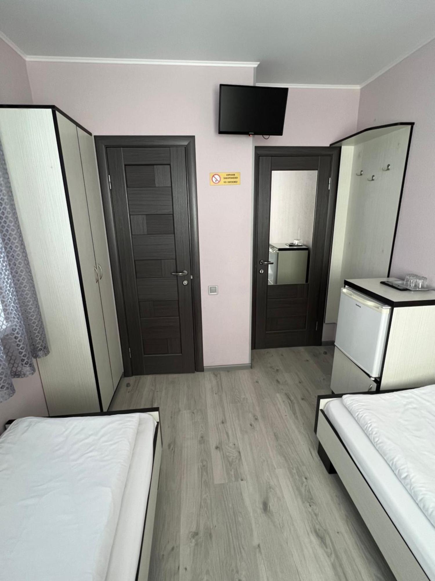 Guest House Max Khmelʼnytsʼkyy Екстериор снимка